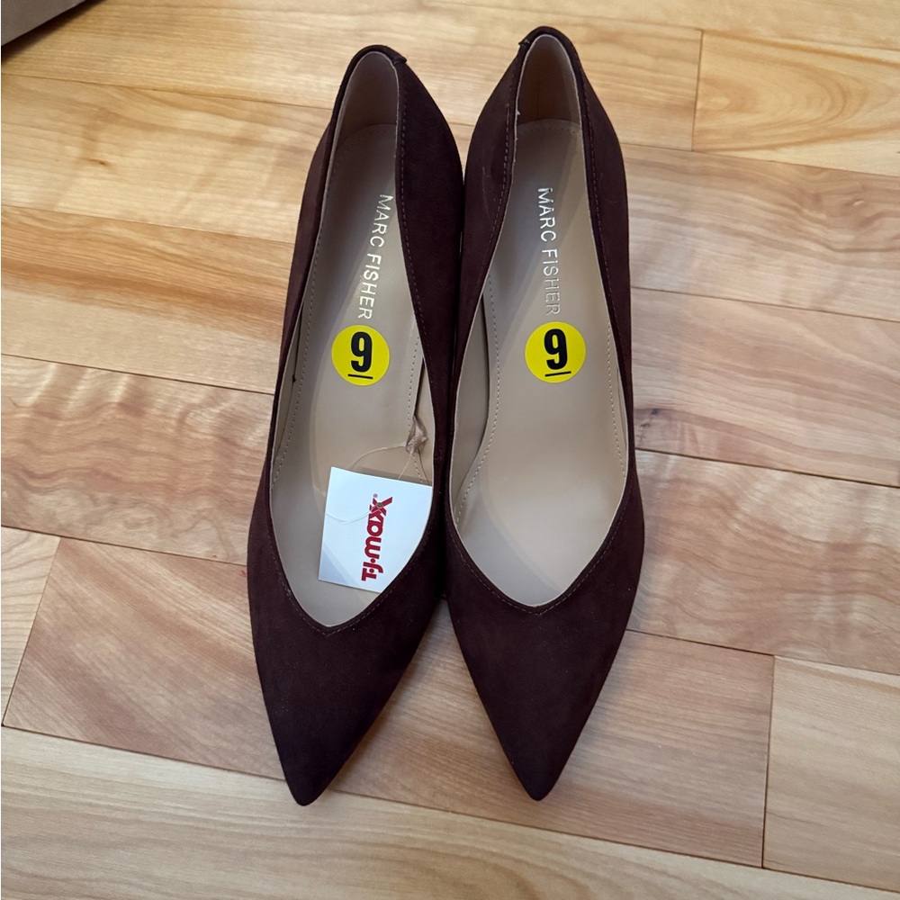 Marc Fisher BLOCK HEEL POINTY TOE PUMP size 9 dark brown suede NWT